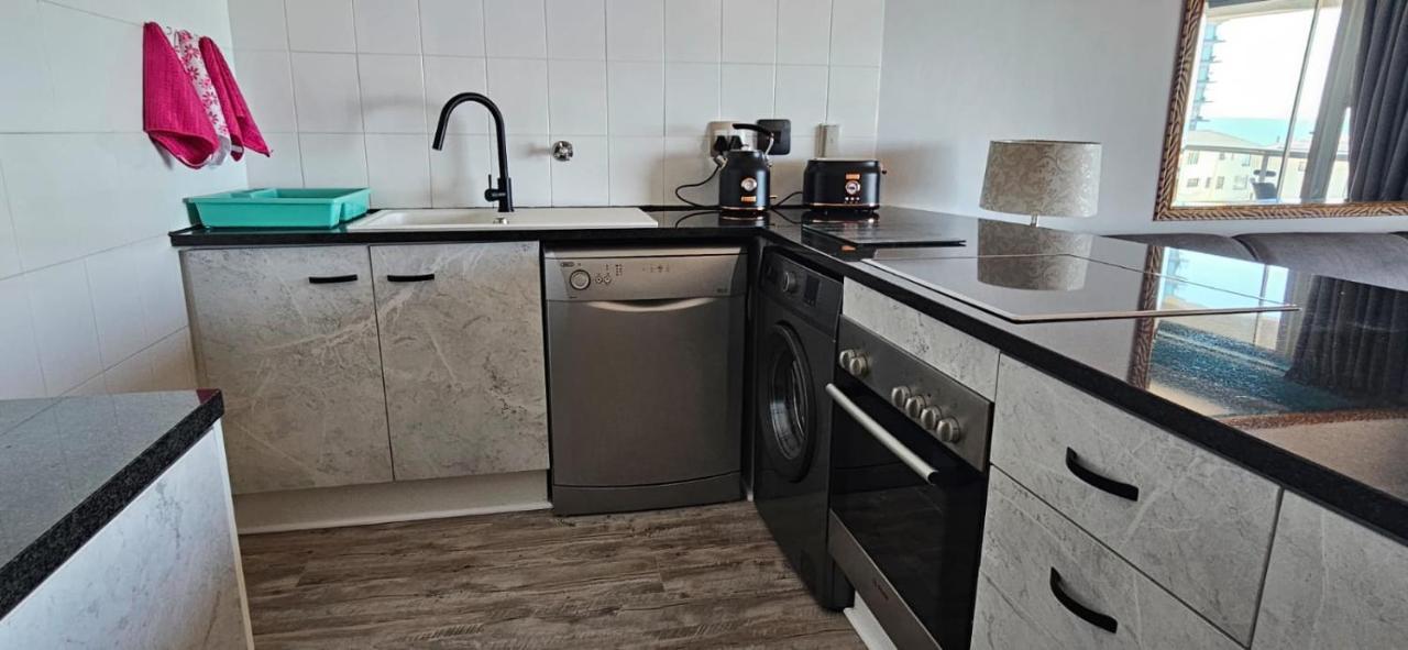 Apartment Sea Breeze Cape Town